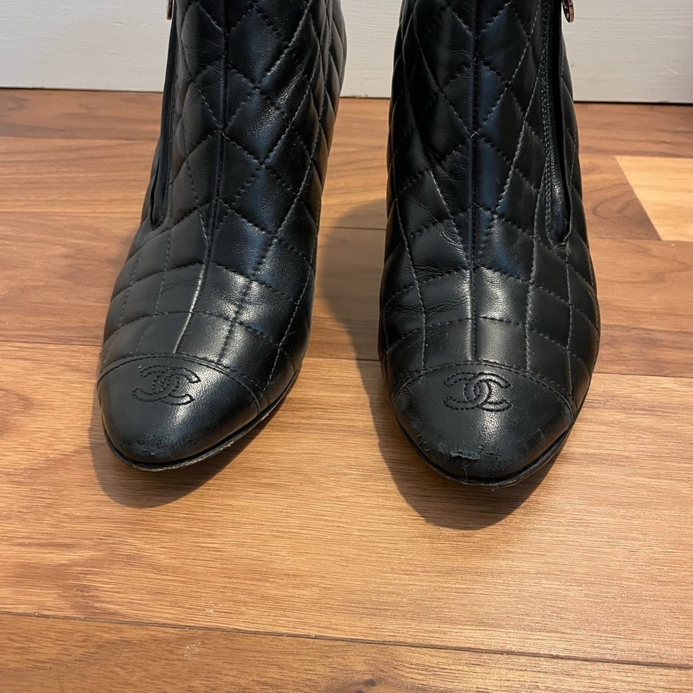 Chanel quilted leather booties - Picture 4 of 9